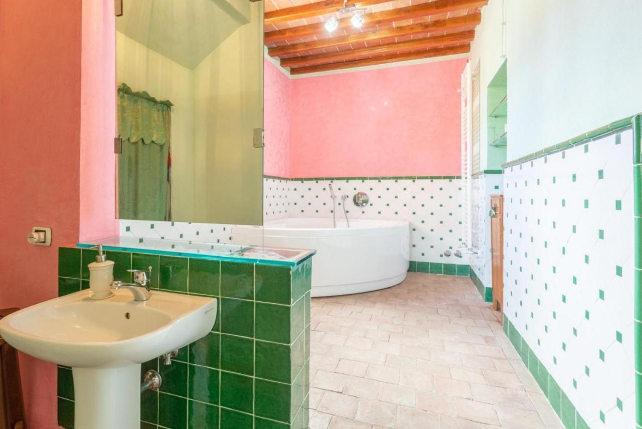 Rossa Villa Pise
